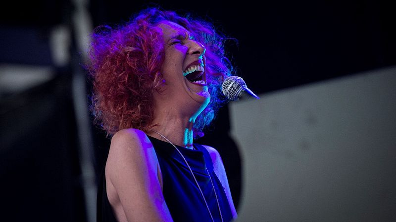 Dulces Pontes vuelve a los clásicos del fado y a su infancia