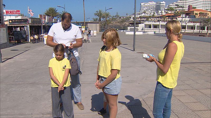 De turistas a refugiados: familias ucranianas en Canarias piden ayuda