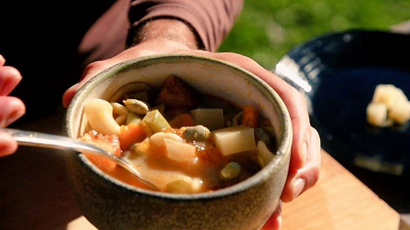 Cmo hacer una sopa minestrone con yema de huevo y soja