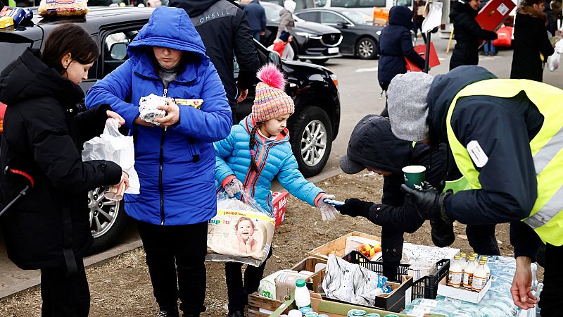 Polonia, de levantar muros a acoger con los brazos abiertos: "Es obvio que ahora la gente huye de una guerra"