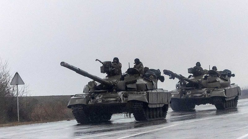 Rusia bloquea la ciudad estratégica de Mariúpol en su ofensiva en el sur y avanza en el norte hacia Kiev