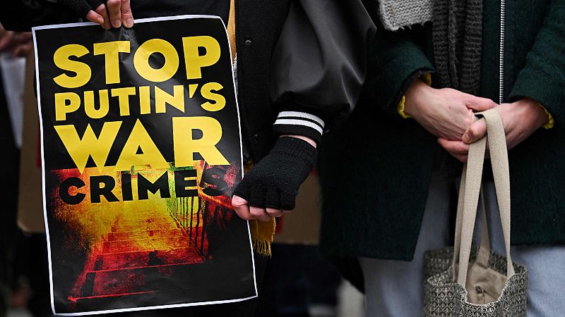 Los habitantes de Jersón desafían a las tropas rusas en una manifestación contra la invasión