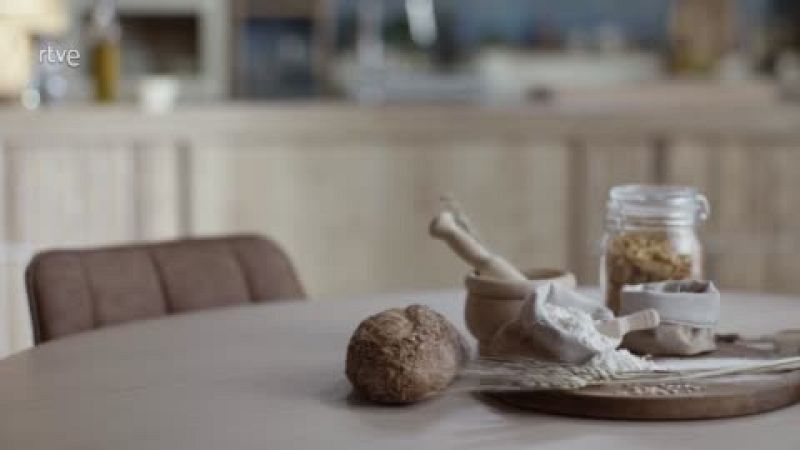 Receta tarta Tatin en vaso con granola y crema chantilly