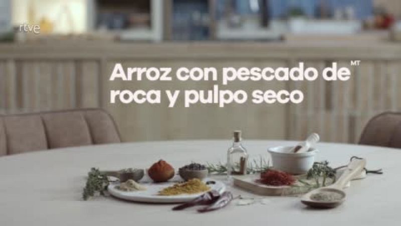 Cómo hacer una receta de arroz meloso con pescado de roca y pulpo seco