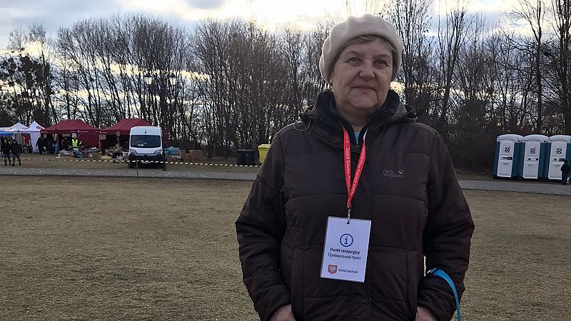 La huida de la 'babusya': la abuela que sacó a sus nietas de Ucrania y tuvo que despedirse de su hija