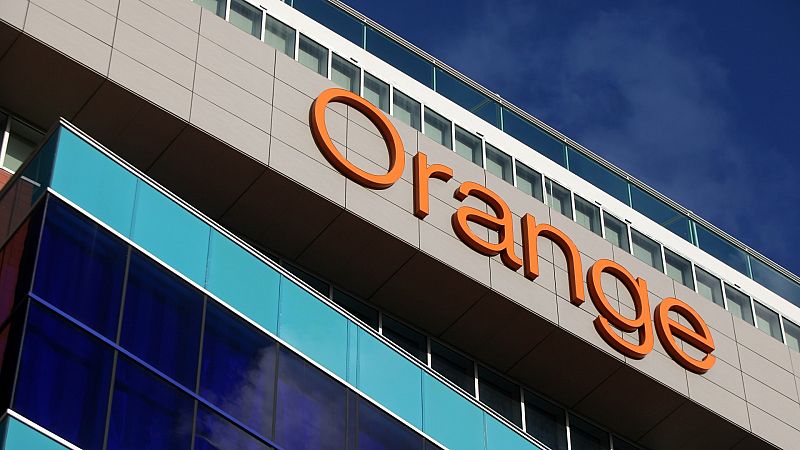 Orange y MásMóvil negocian una fusión que la convertiría líder del sector en España por número de clientes