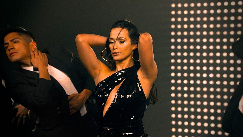Chanel transmite fuerza, seguridad y glamour en el videoclip de "SloMo"