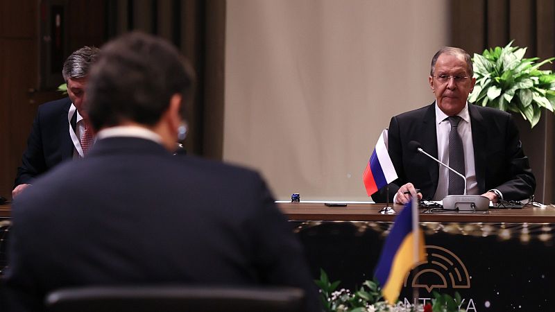 Rusia rechaza el alto el fuego y mantiene la ofensiva en Ucrania tras la primera reunión de alto nivel