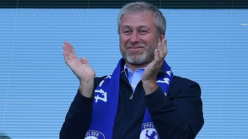 El gobierno británico congela los activos de Abramovich, dueño del Chelsea, y el club pide negociar su licencia