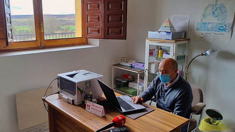 La soledad del médico rural ante la pandemia: "En pueblos más pequeños no hay conexión ni cobertura"