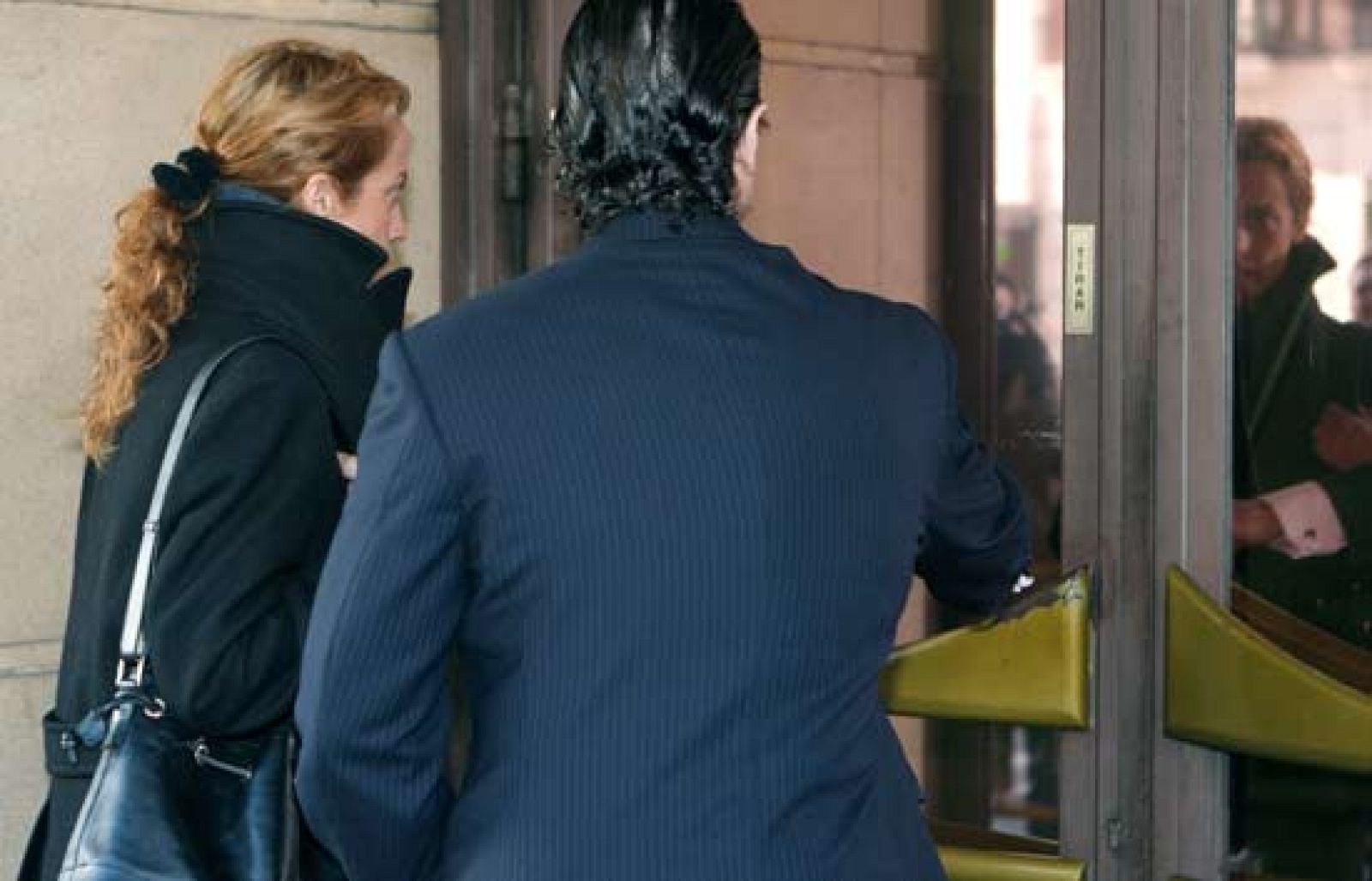 El juez Baltasar Garzón toma declaración a los imputados en la presunta trama de corrupción y tráfico de influencias. | Ver