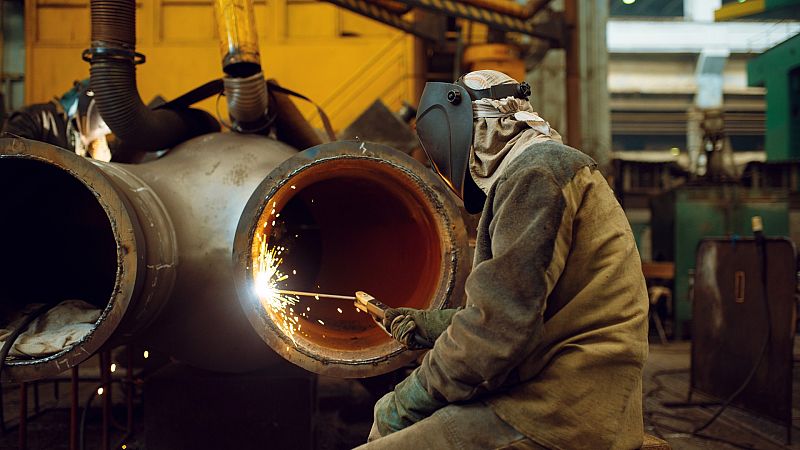 Paros, ERTE o reducción de la producción: así afronta la siderurgia la subida desbocada de la energía