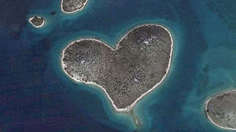 Para San Valentín, una isla con forma de corazón