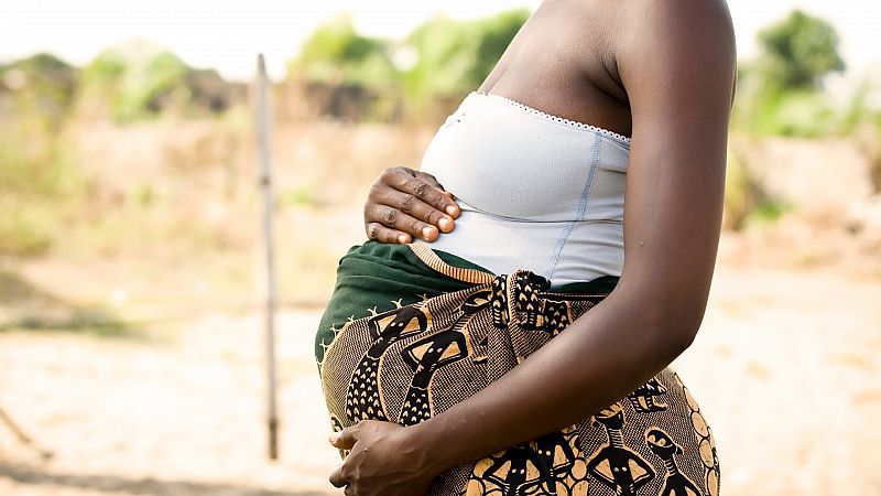 Aumentan los embarazos en menores africanas después del confinamiento