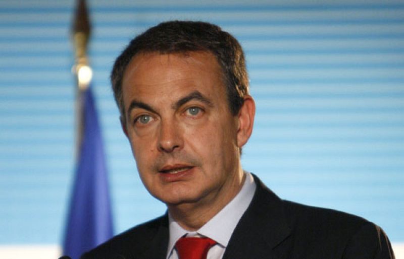 Zapatero discrepa con Ordóñez y dice que "no es el camino" abaratar el despido para superar la crisis