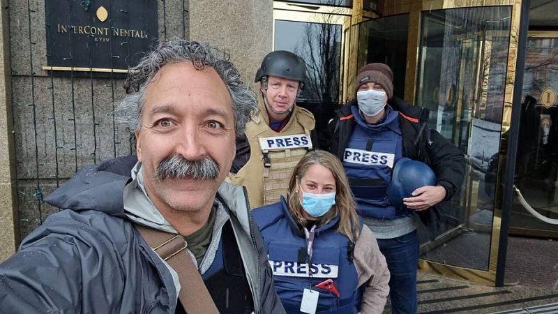 Mueren un cámara y una periodista de 'Fox News' en un tiroteo a las afueras de Kiev