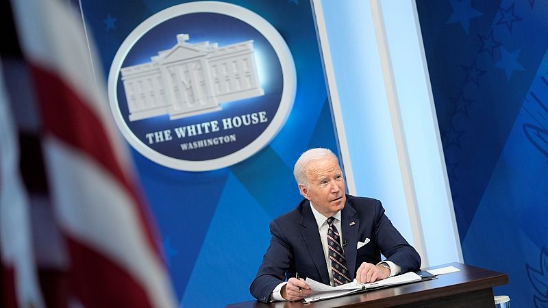 Biden anuncia 800 millones adicionales en ayuda militar a Ucrania: "Putin debe pagar el precio de esta agresión"