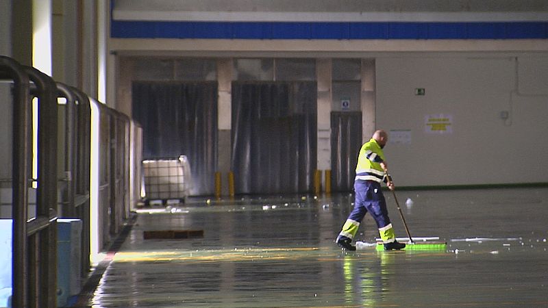 Escasea o peixe polo amarre de boa parte da flota, pola carestía do combustible e das mobilizacións no transporte
