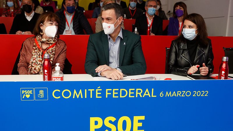 El PSOE se dispara, el PP sube tras la caída de Casado y Vox logra su máximo, según el CIS