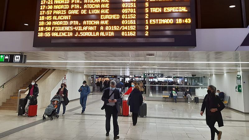 L'estació de Sants, primera parada dels refugiats a Espanya