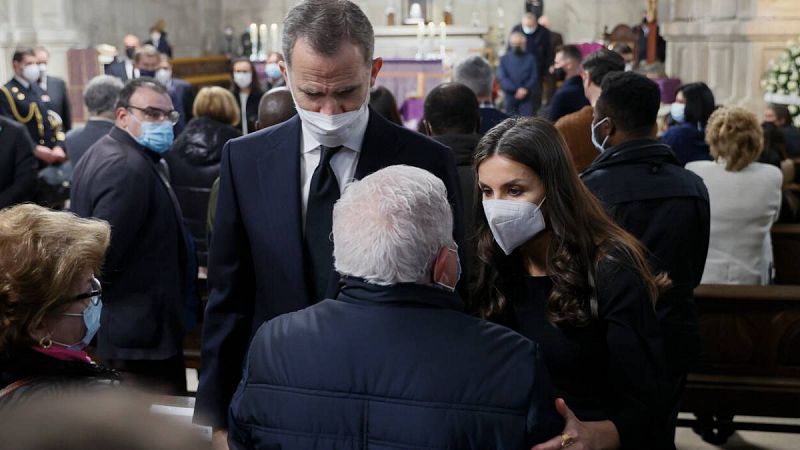 Los reyes presiden en Marín el funeral por los 21 fallecidos del Villa de Pitanxo
