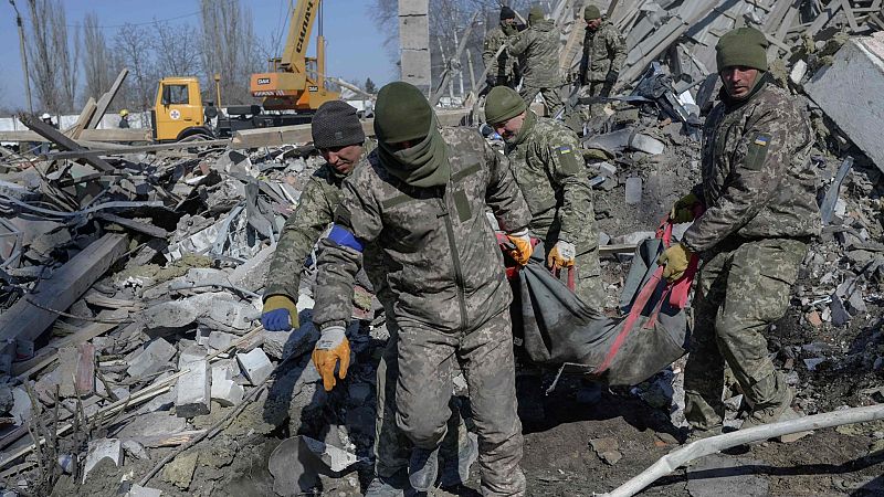 Ucrania pierde el acceso al Mar de Azov y la ofensiva rusa alcanza el centro de Mariúpol