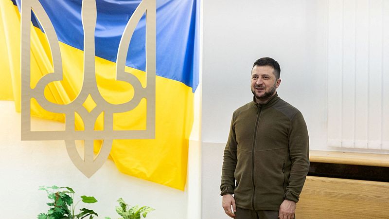 Zelenski suspende la actividad de varios partidos políticos durante la ley marcial