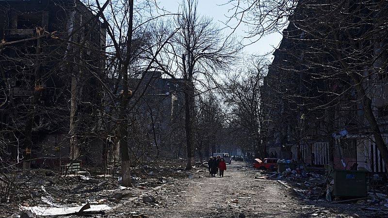 Ucrania denuncia el bombardeo de una escuela de arte en Mariúpol donde se refugiaban 400 personas