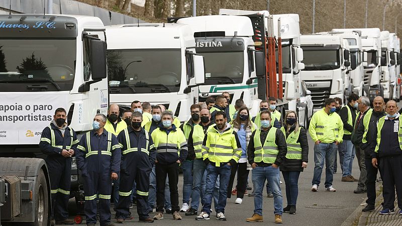 La huelga de transportistas afecta a la cadena de suministros y deja a algunas industrias sin materias primas ni piezas