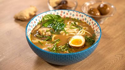 Aprende a hacer la sopa japonesa ms famosa con esta receta de ramen de los Torres
