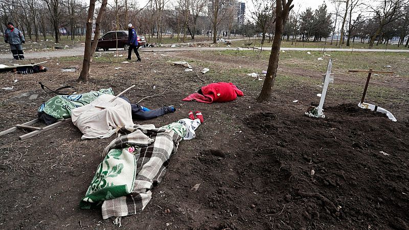 Diario de la agonía en Mariúpol: "Nos codeábamos con la muerte, había decenas de cadáveres apilados"