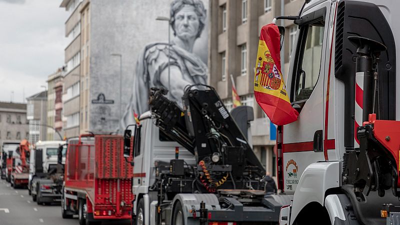 El paro de transportistas sigue ganando apoyos y pone contra las cuerdas la actividad de la industria alimentaria