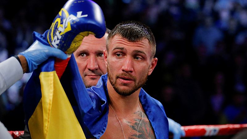Los boxeadores Lomachenko y Usyk renuncian a pelear en el ring por combatir en la guerra de Ucrania