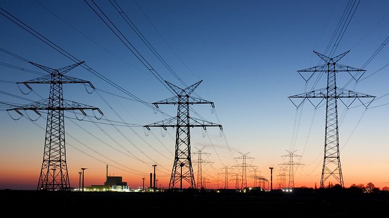 Bruselas plantea cinco medidas para rebajar el precio de la energía, pero deja la decisión final en manos del Consejo