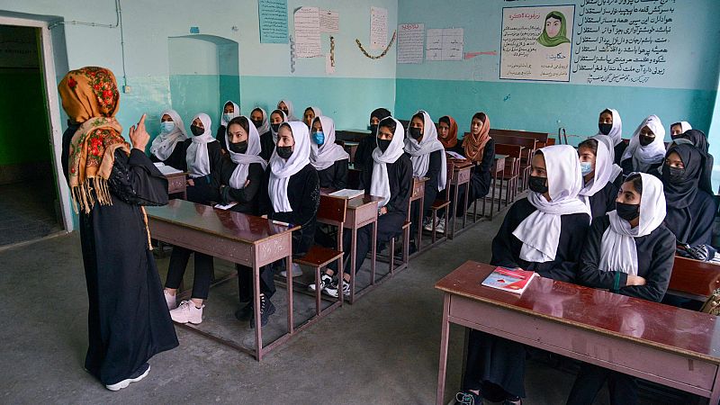 Los talibanes mantienen el cierre de las escuelas para niñas de secundaria pese a las promesas de reapertura