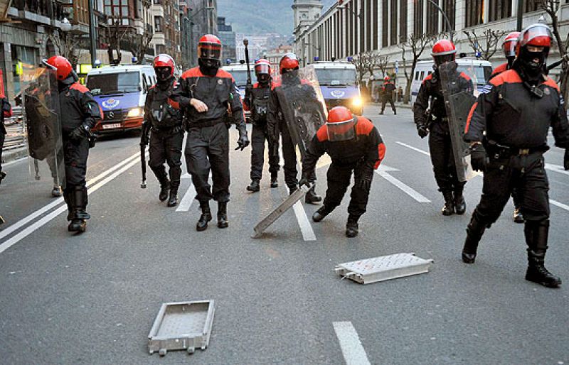 Incidentes en Bilbao después de que la Ertzainza impidiera una manifestación abertzale