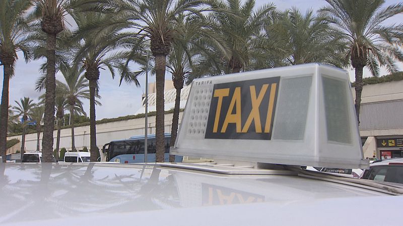 El Pla de Xoc contra els taxis pirata es reforça per evitar l'intrusisme