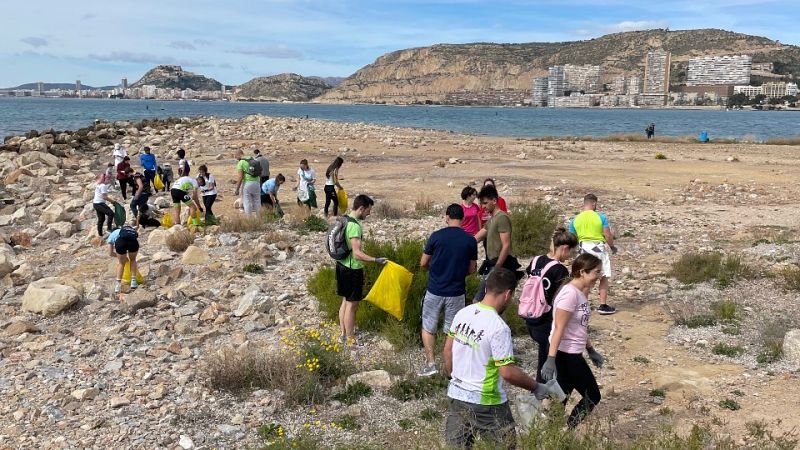 Plogging: el deporte más ecosostenible