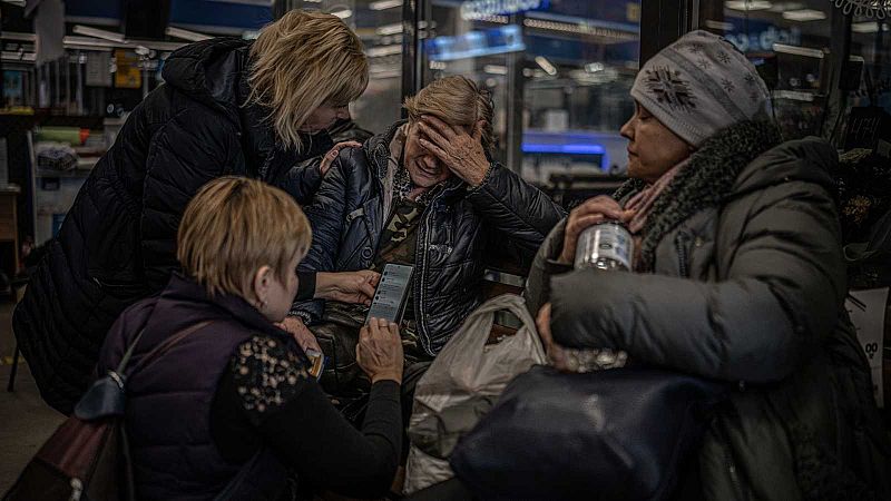 La huida de Mariúpol: "Rusia no respeta los corredores humanitarios. Nos dispararon durante el trayecto"