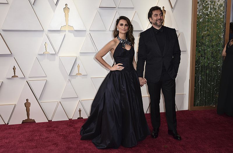 Penélope Cruz y Javier Bardem en los Oscar 2022: conoce el detalle de su vestido de Chanel