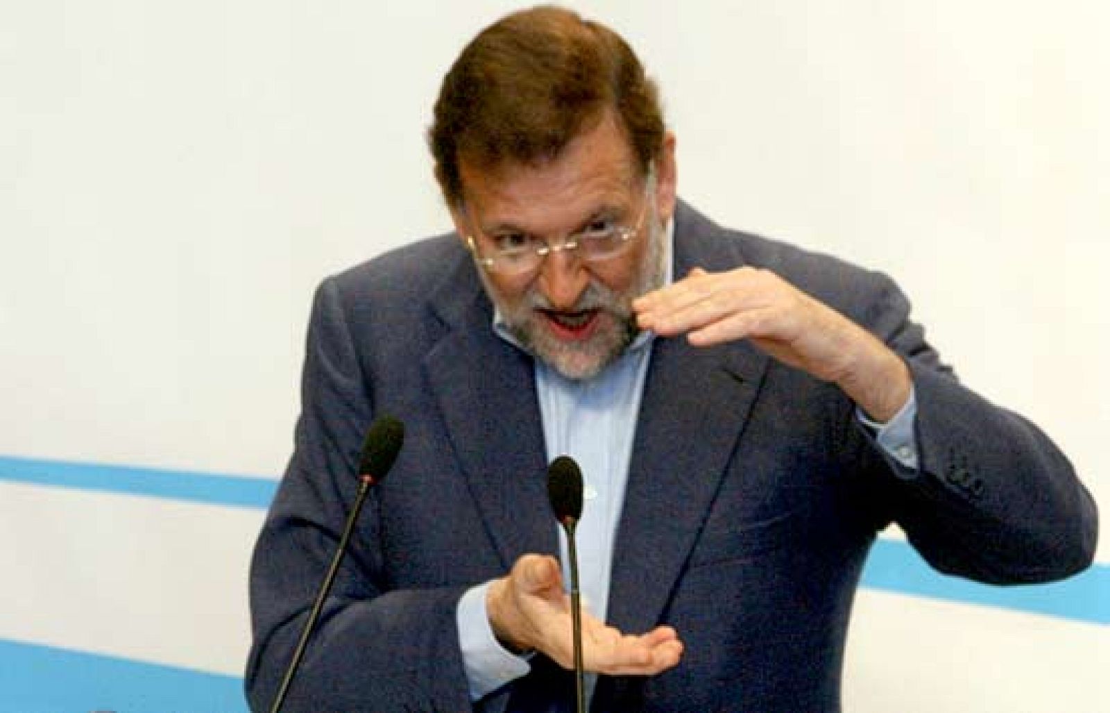 Rajoy exige a la Xunta que no conduzca hacia atrás