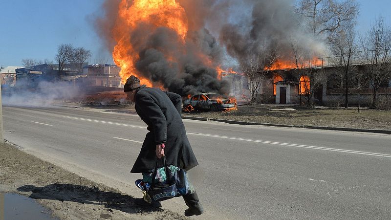 Ucrania alerta de varias explosiones en Leópolis mientras las tropas rusas mantienen el asedio a Mariúpol