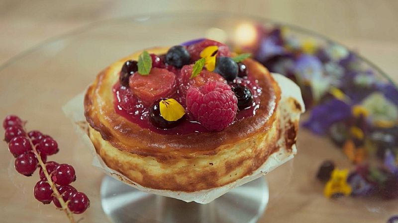 Una tarta de queso muy original: receta de cheescake de mascarpone con tomate cherri confitado