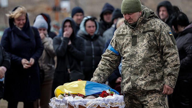 La guerra de las cifras: Rusia y Ucrania evitan hablar de sus propias bajas en combate