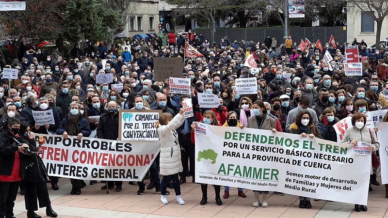 Multitudinaria manifestación en Cuenca por el mantenimiento del tren convencional