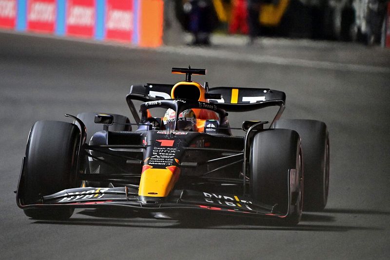 Verstappen se impone en Arabia Saudí por delante de los dos Ferrari, con Sainz tercero