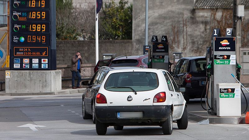 El Gobierno extiende la ayuda de 20 céntimos por litro de carburante a todos los ciudadanos