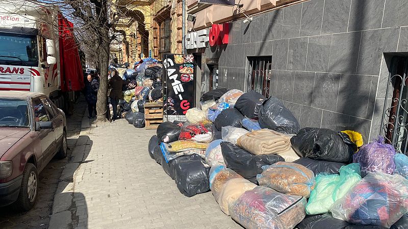 El 'Cuartel para la defensa de Ucrania' en Chernovtsi: "Estamos haciendo llegar ayuda a nuestros héroes"