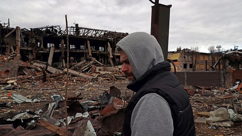 Los bombardeos siguen sobre Kiev más de un mes después del inicio de la guerra: "Ya ni siquiera me sorprendo"