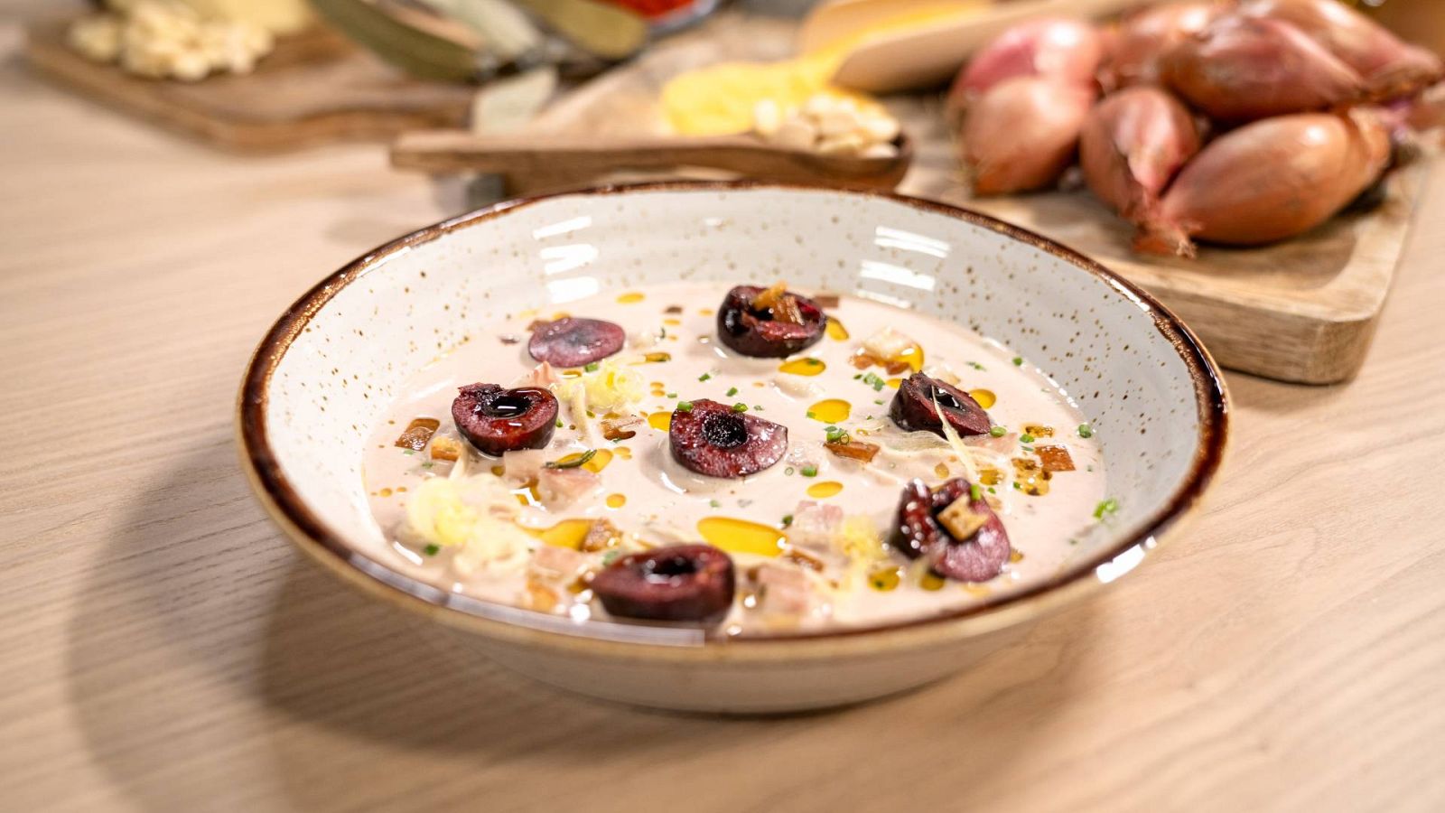 Menudos Torres - Receta de ajoblanco con cerezas
